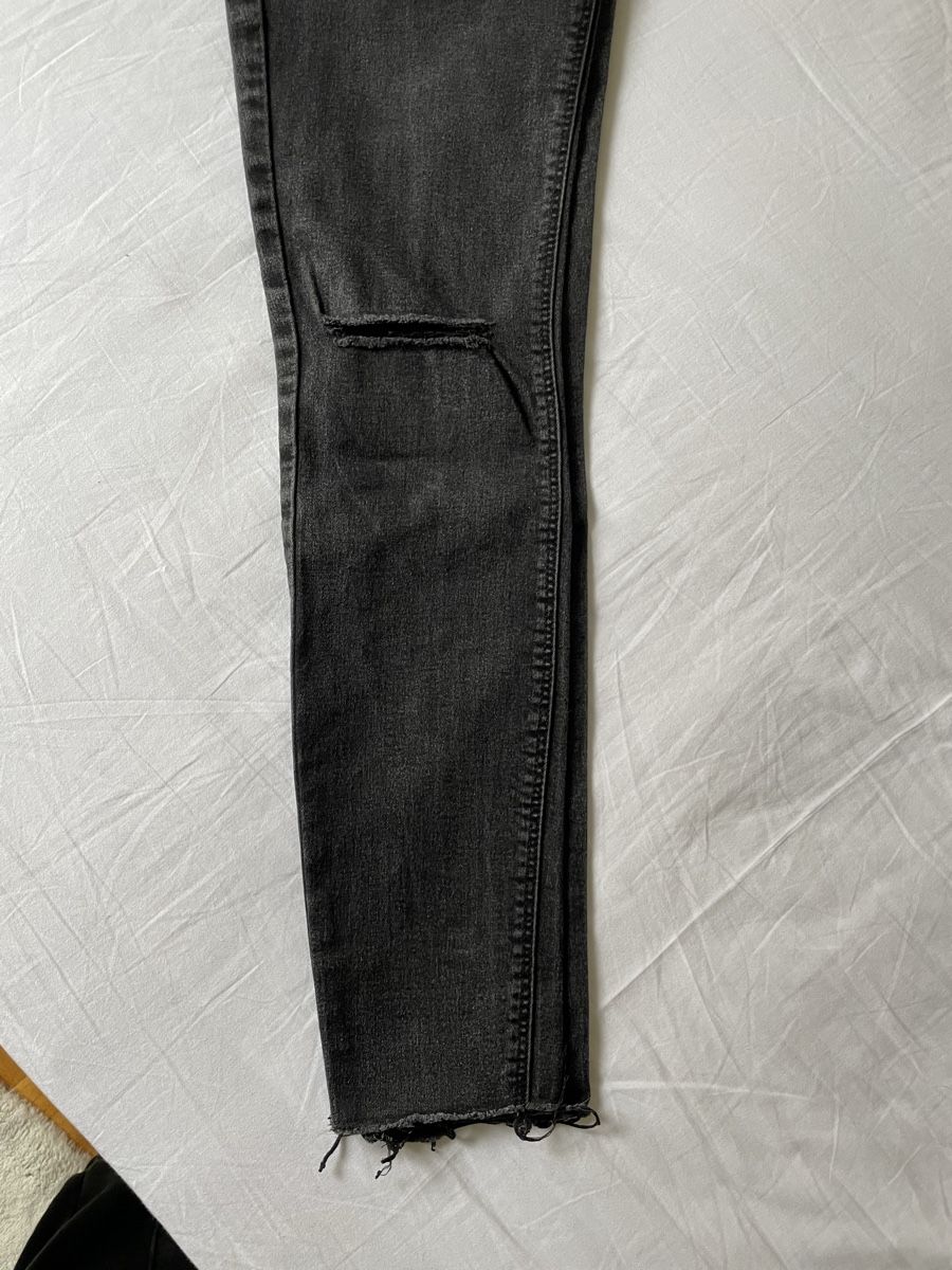 Zara Jeans: Jean slim noir – Usato da Concise venduto da Lae99 1