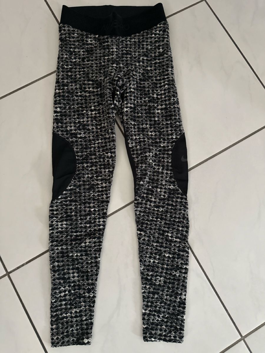 Nike Leggings: Nike Pro Leggins schwarz-grau Gr. S – Usato da Wileroltigen venduto da torro11