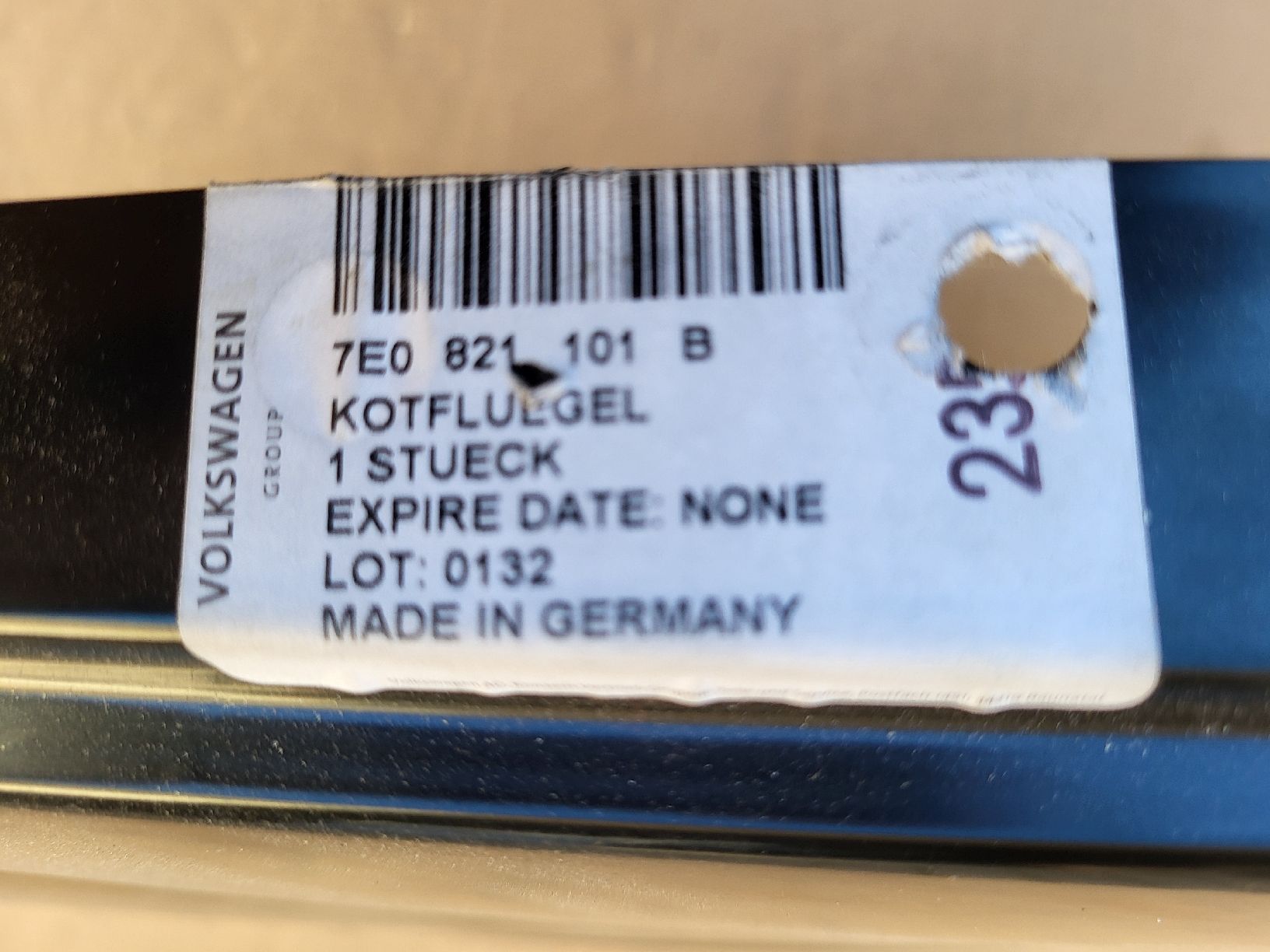 Volkswagen Tutti pezzi di ricambio auto: VW t6 Kotflügel – Usato da Arnegg venduto da beda11 3
