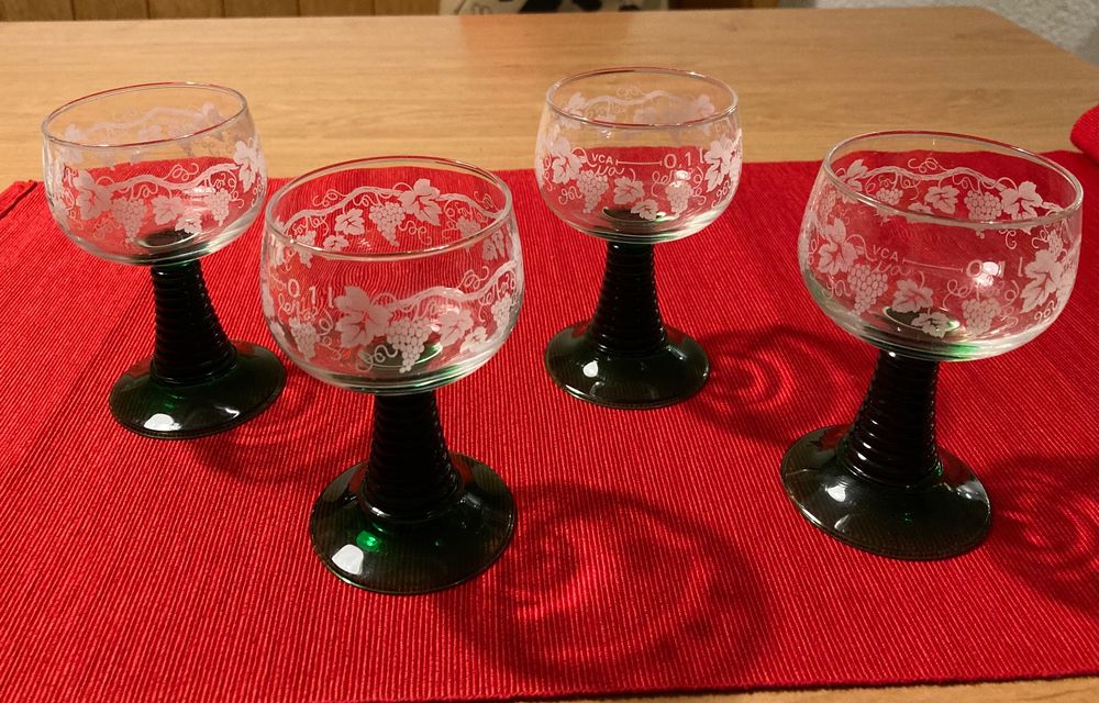 4 Römer antik, grüner Stiel 1 dl Weingläser (Gebraucht) in Schüpfheim ...