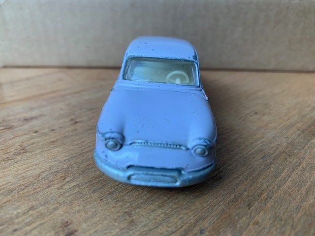 Dinky Toys Panhard PL 17 Réf 547 – Couleur Parme, Jantes Alu, échelle 1:43, Très Bon état