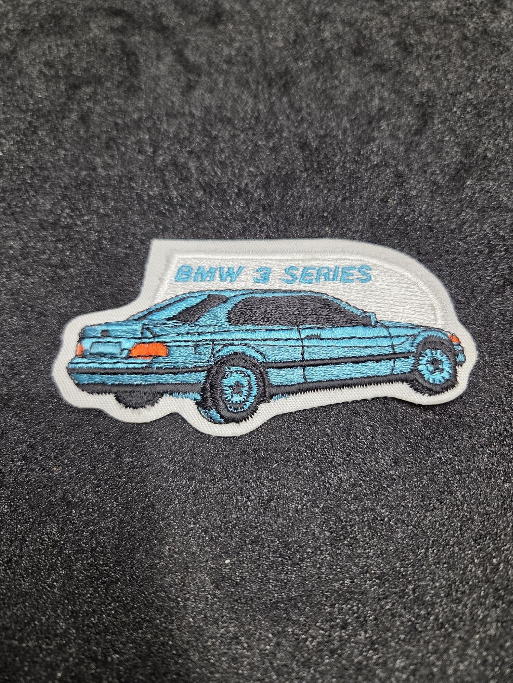 BMW Toppe: BMW 3 Serie Aufnäher  – Usato da Wetzikon ZH venduto da AmacherM