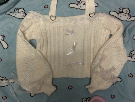 Cream knit sweater with heart details