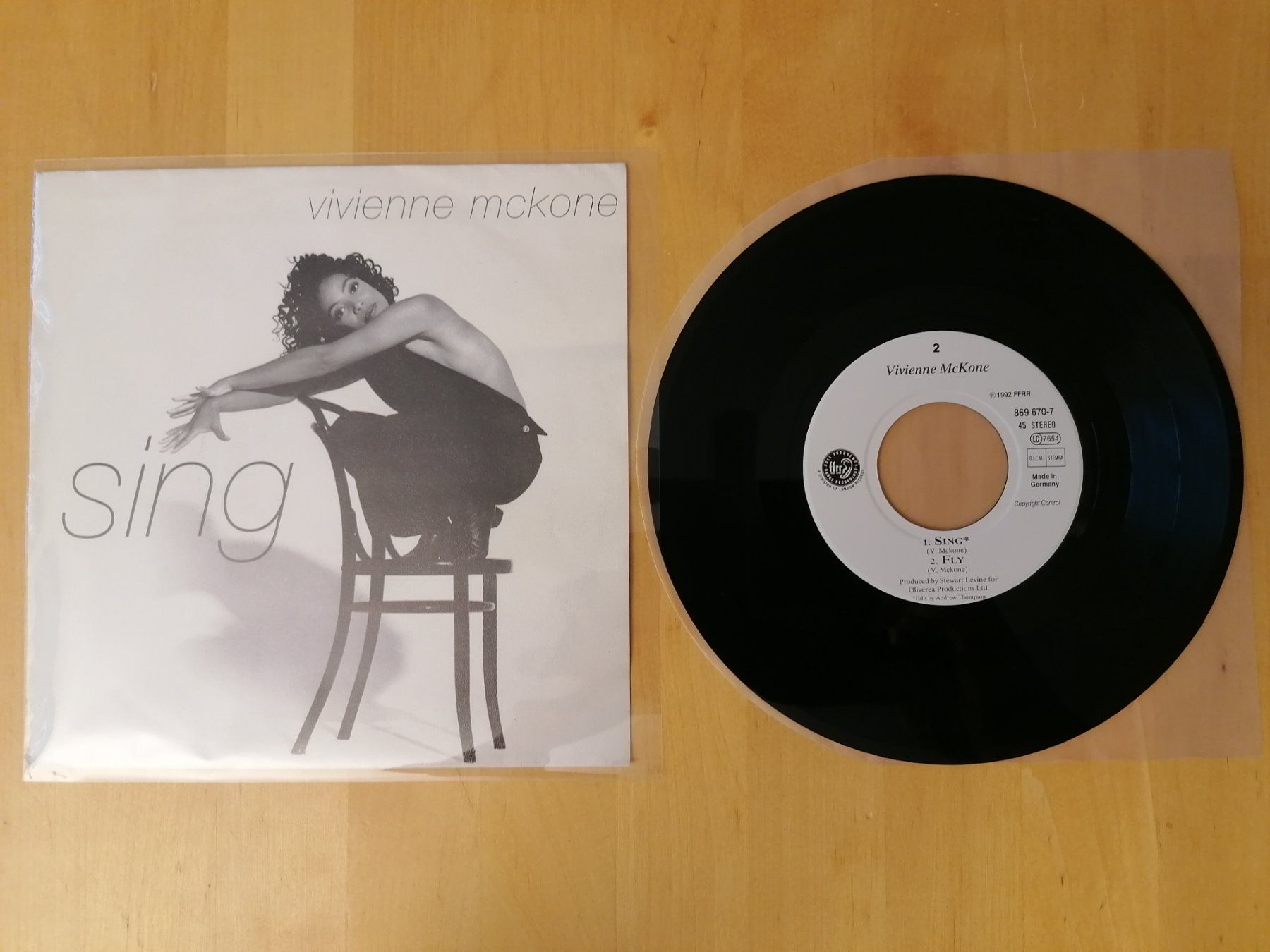 Dischi in vinile: Vivienne Mckone – Sing – Usato da Emmenbrücke venduto da lamorak