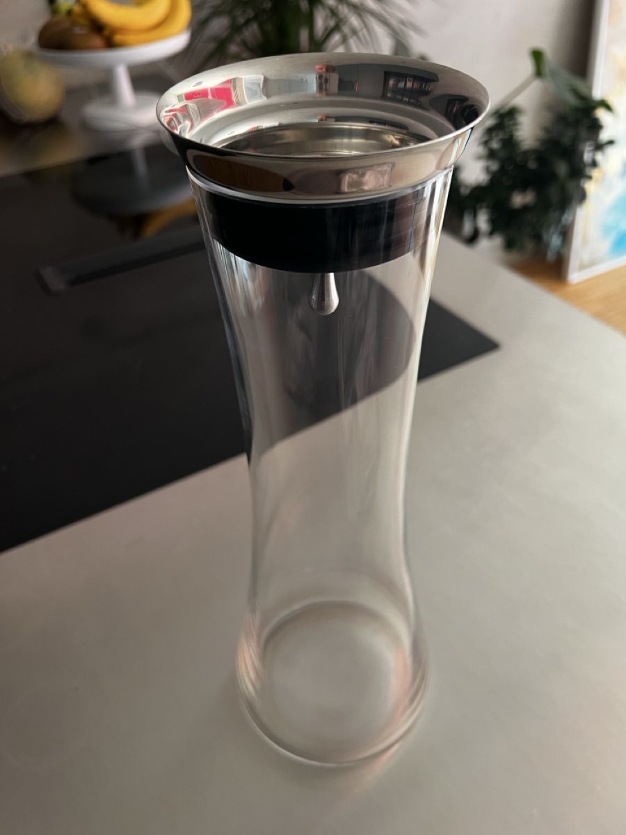 Carafes: Glaskaraffe mit Metallausgiesser neuwertig – D'occasion à Schleinikon par mbr_jc95