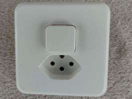 Kleinkombi Schalter mit Steckdose