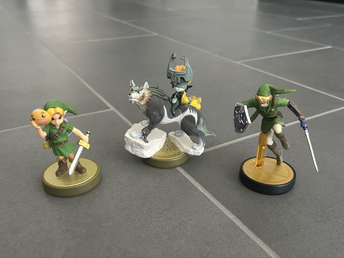 Nintendo Statuette: Legend of Zelda Amiibos – Usato da Unterkulm venduto da soldbyvin