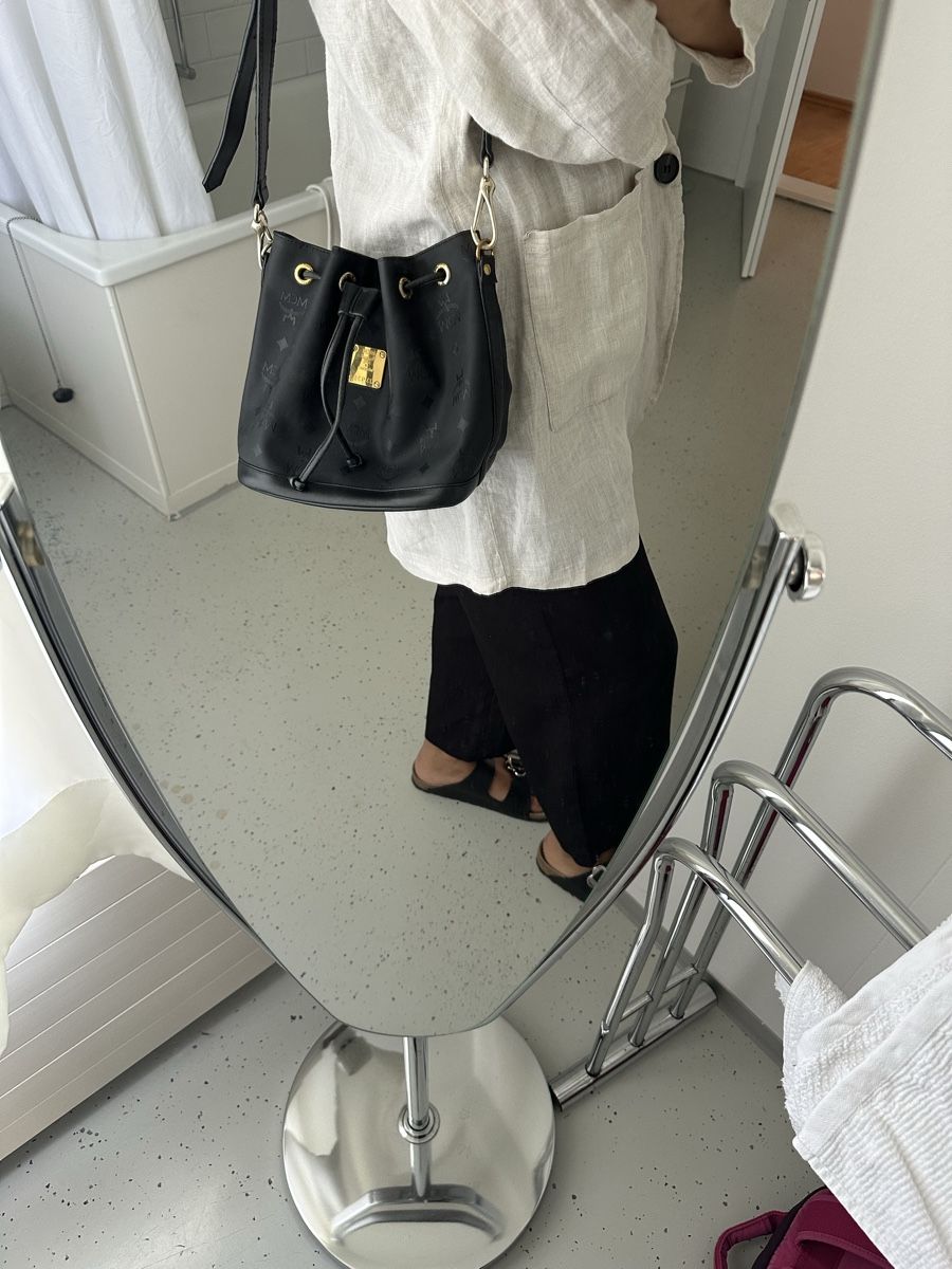 Mcm Sacs femmes: MCM Beuteltasche schwarz monogramm gebraucht – D'occasion à Walzenhausen par auw_sx8w 8