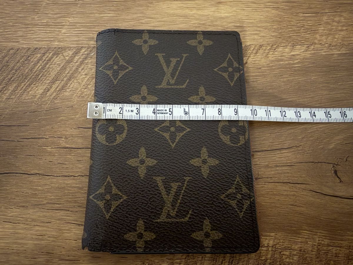 Louis Vuitton Portafogli: Protège-passeport Louis Vuitton toile monogram état usé – Usato da Brügg BE venduto da Goob 7