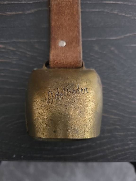 Glocken & Treicheln: Schweizer Dekoglocke aus Adelboden – Gebraucht aus Basel von han_swq7 1