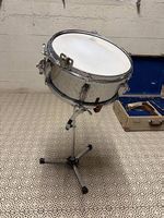 Marschsnare mit Ständer