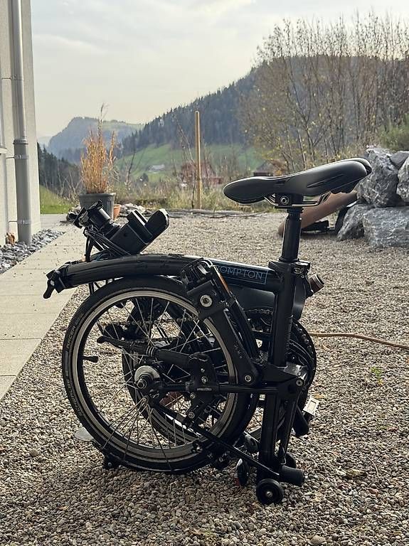 Brompton Biciclette: Brompton electric C Line 6-gang schwarz – Usato da Mosnang venduto da d_m_9lkp 4