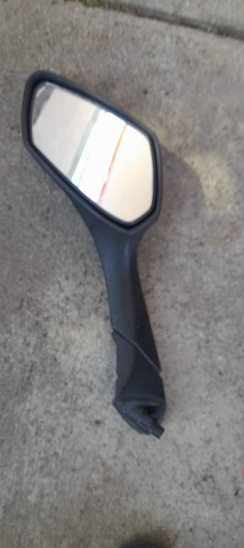 Tutti pezzi di ricambio per scooter: Max 400 spechieti – Usato da Savosa venduto da VIR66. 1