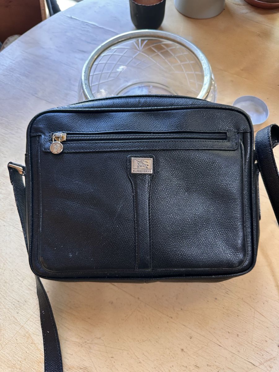 Burberry Borse: Burberry  Tasche schwarz – Usato da Hinterkappelen venduto da una066