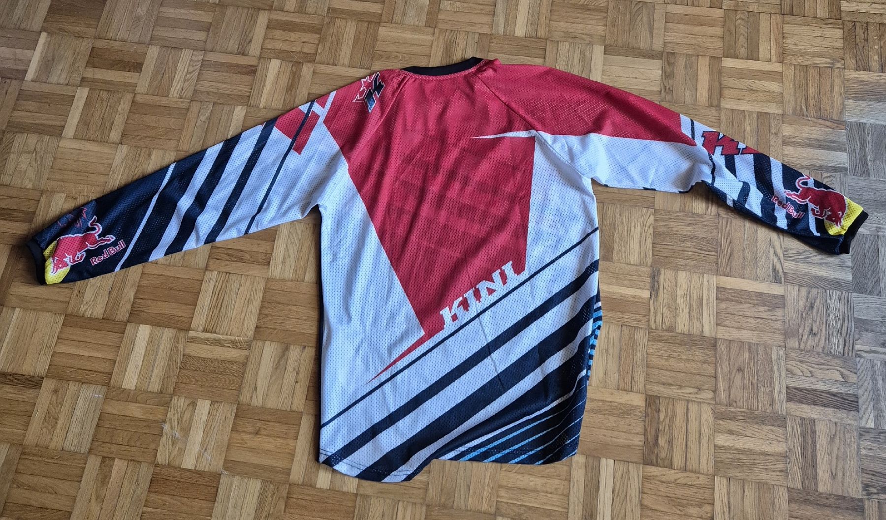 Leibchen & Hosen: Jersy – Gebraucht aus Buchs LU von 1yvez 1