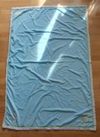 Couverture bleue avec motifs pour enfant