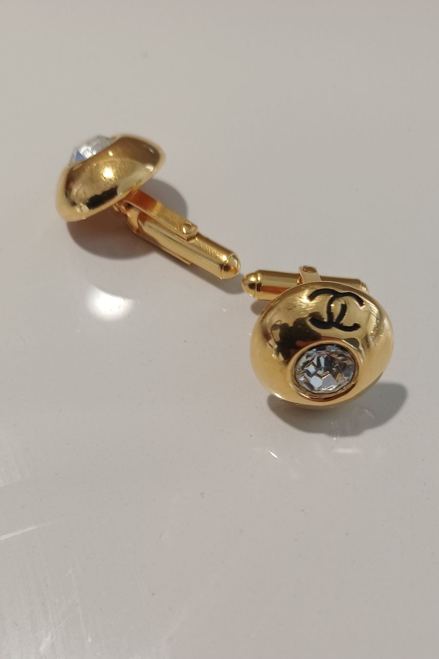 Chanel Manschettenknöpfe: Chanel Manchettenknöpfe – Gebraucht aus Goldach von Requiliz 2