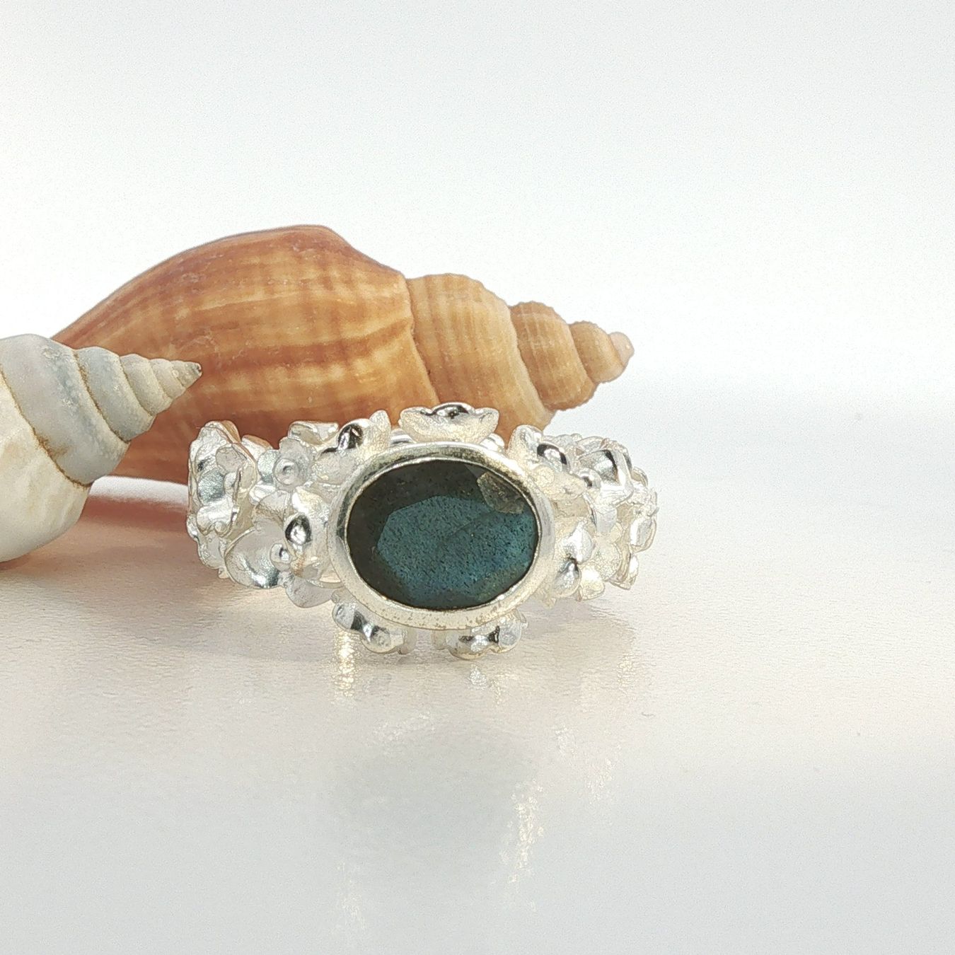 Olga Ribler Anelli: Statement Blumen Ring mit Labradorit – Grösse 60 – Nuovo (secondo la descrizione) da Luzern venduto da Schmuckoutlet 2