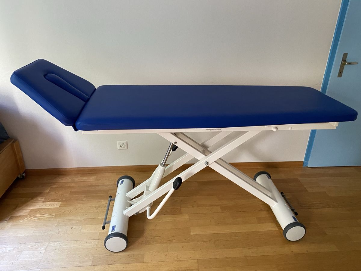 Sedie a sdraio: Behandlungsliege hydraulisch höhenverstellbar – Usato da Basel venduto da Ruvmar 2