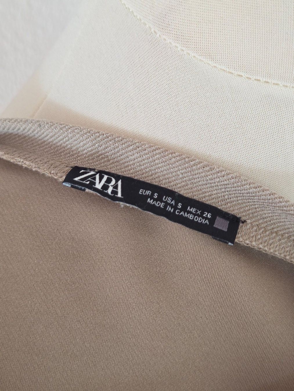 Zara Kleider: Kleid Beige Zara – Gebraucht aus Wängi von Bibo4. 4