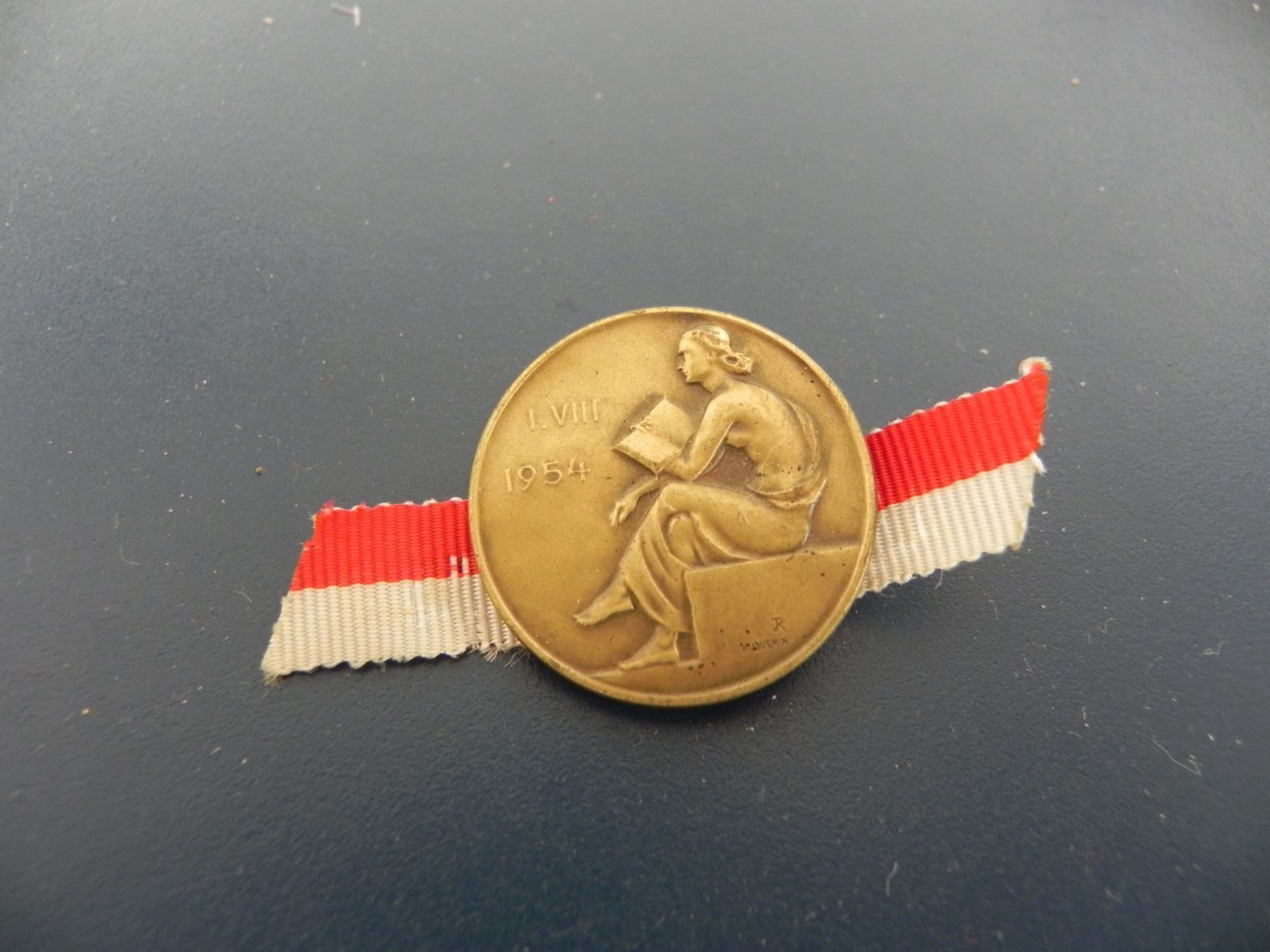 Broschen & Nadeln: Abzeichen 1. August 1954 – Antik aus Biel/Bienne von Gogolozi