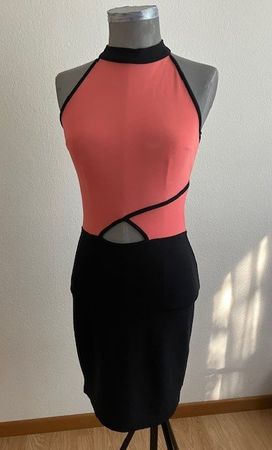 Robe d'été corail et noire - Élégante et originale! T M