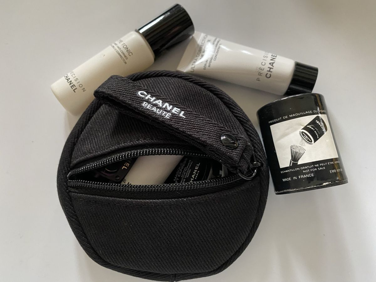Chanel Make-up: Set miniatures et trousse Chanel – Nuovo (secondo la descrizione) da Bouveret venduto da wes_7zll 1