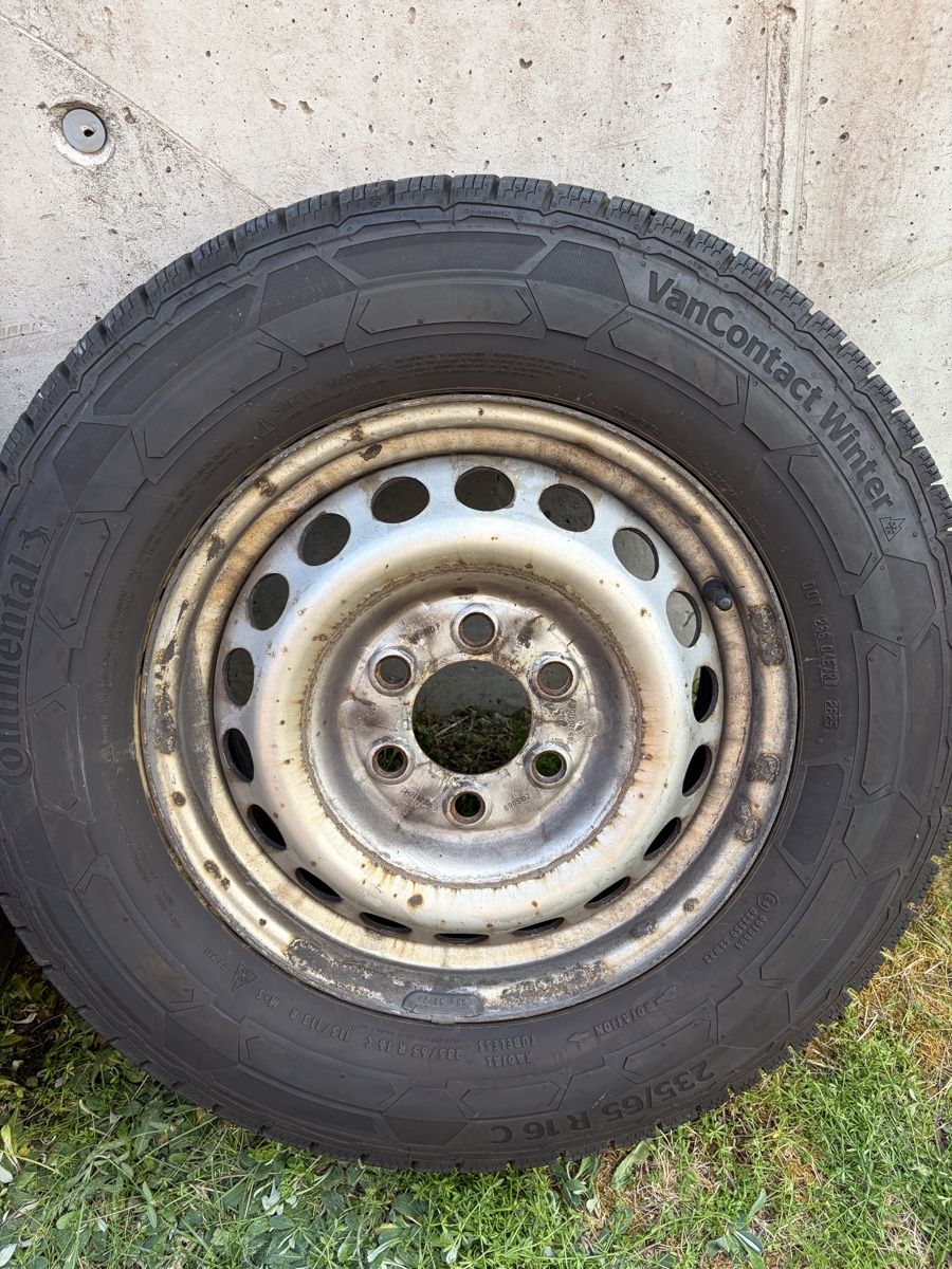 Pneus & Roues: Transporter Räder mit 235/65R16C – D'occasion à Wettingen par Nici1932 1