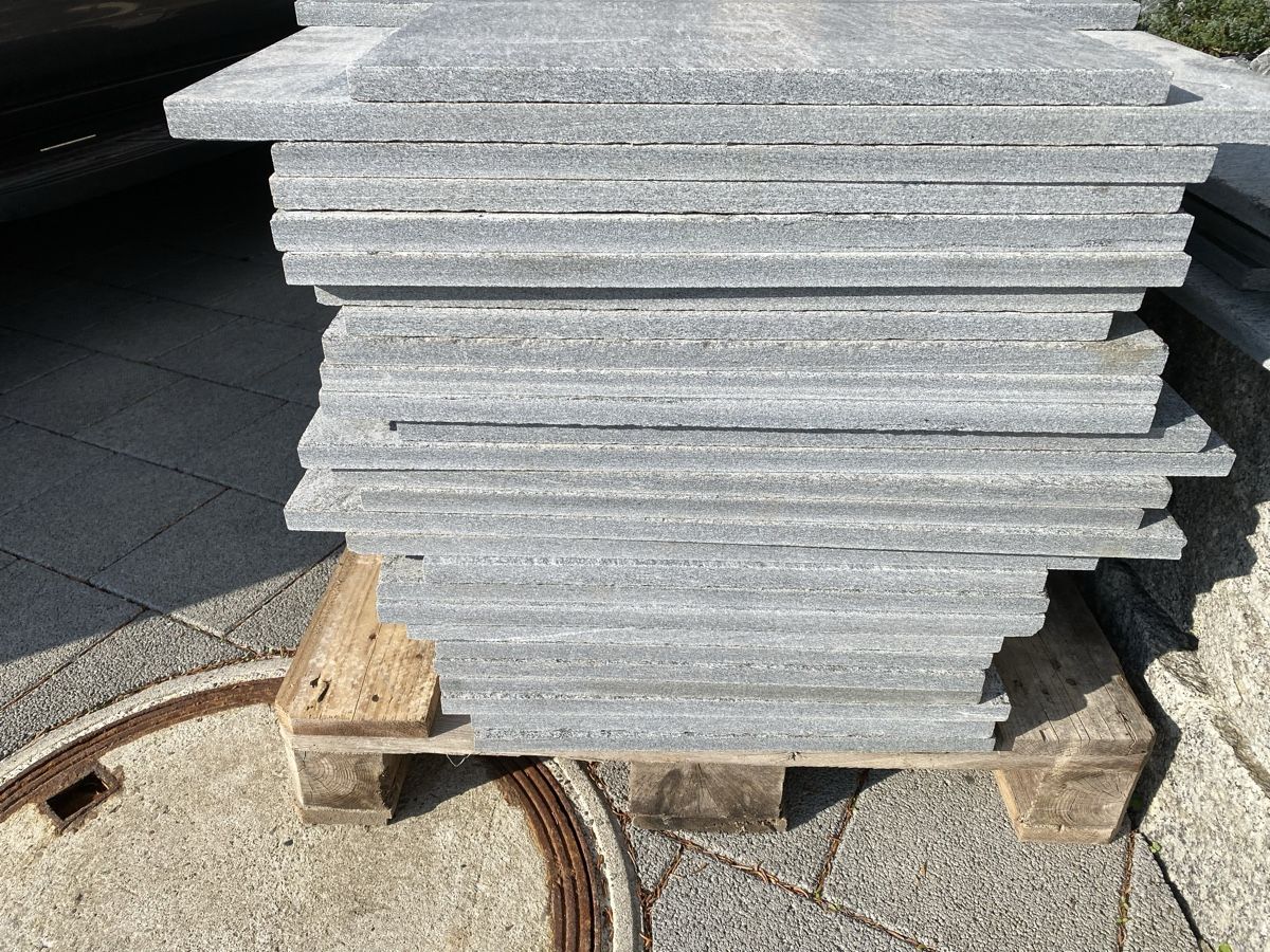 Servierplatten: 1 Palette ca 20 m2 Granit Platten – Gebraucht aus Birrwil von Bendegriz 4