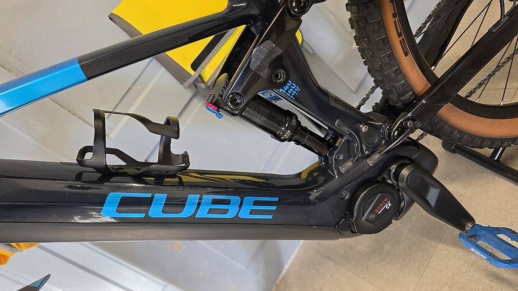 Biciclette: E-Bike Neuwertig Cube Carbon – Usato da Bronschhofen venduto da Timi.g