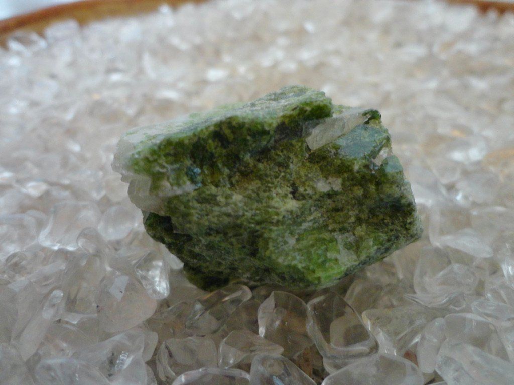 Minerali & Pietre curative: Diopsid roh – Nuovo (secondo la descrizione) da Biberist venduto da Steine 2