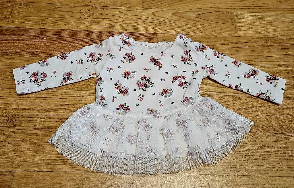 Vestiti & Gonne: Mädchen Kleidchen Gr. 56-62, 1-3 Monate – Usato da Basel venduto da Bienli03 4