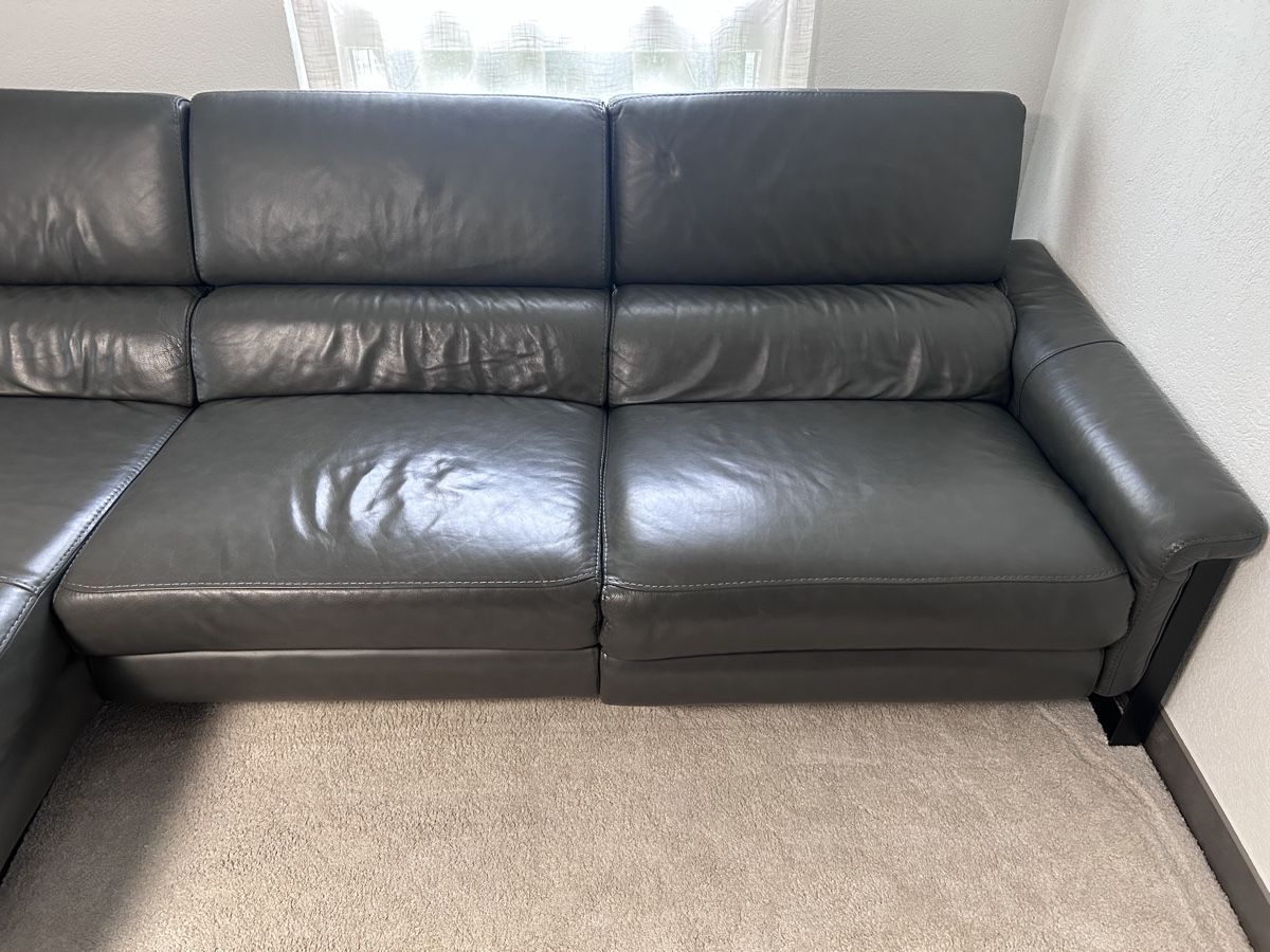 Sofas: Canapé cuir natuzzi avec siège électrique – D'occasion à Fleurier par Somnium_wtch 3