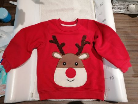 Roter Weihnachtspullover