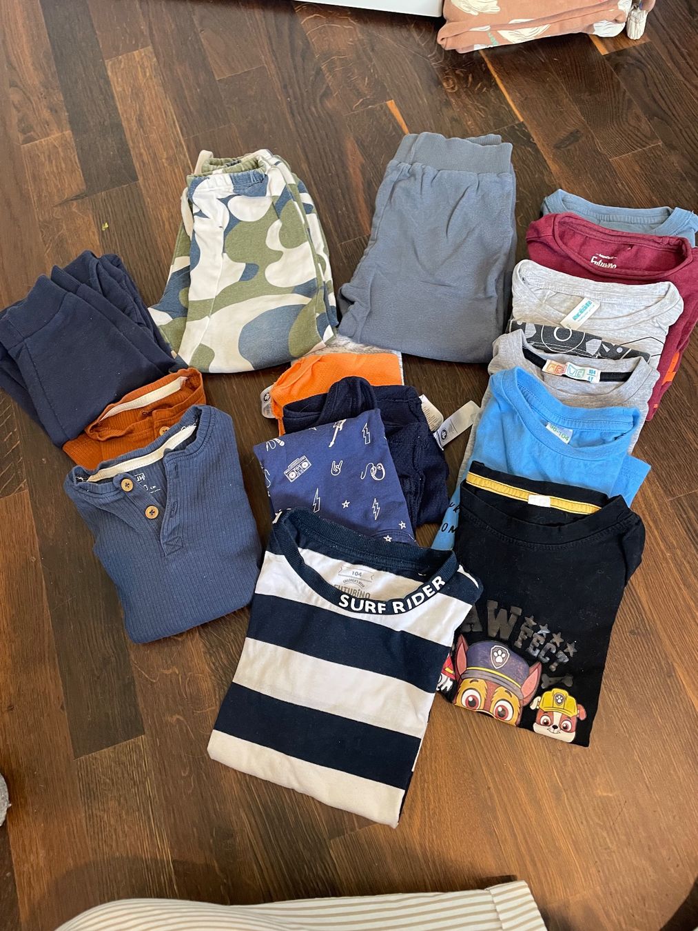 Lotti & Set di vestiti: Kleidung packet für 104 Junge – Usato da Schlieren venduto da gor_jgx7