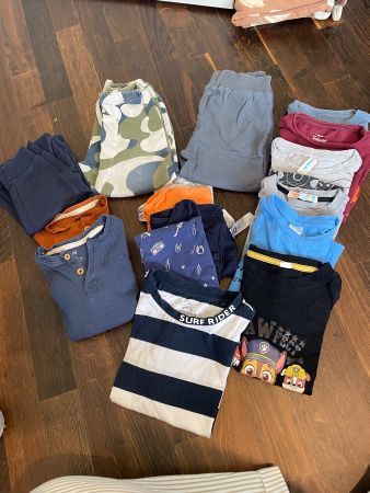 Kleidung packet für 104 Junge