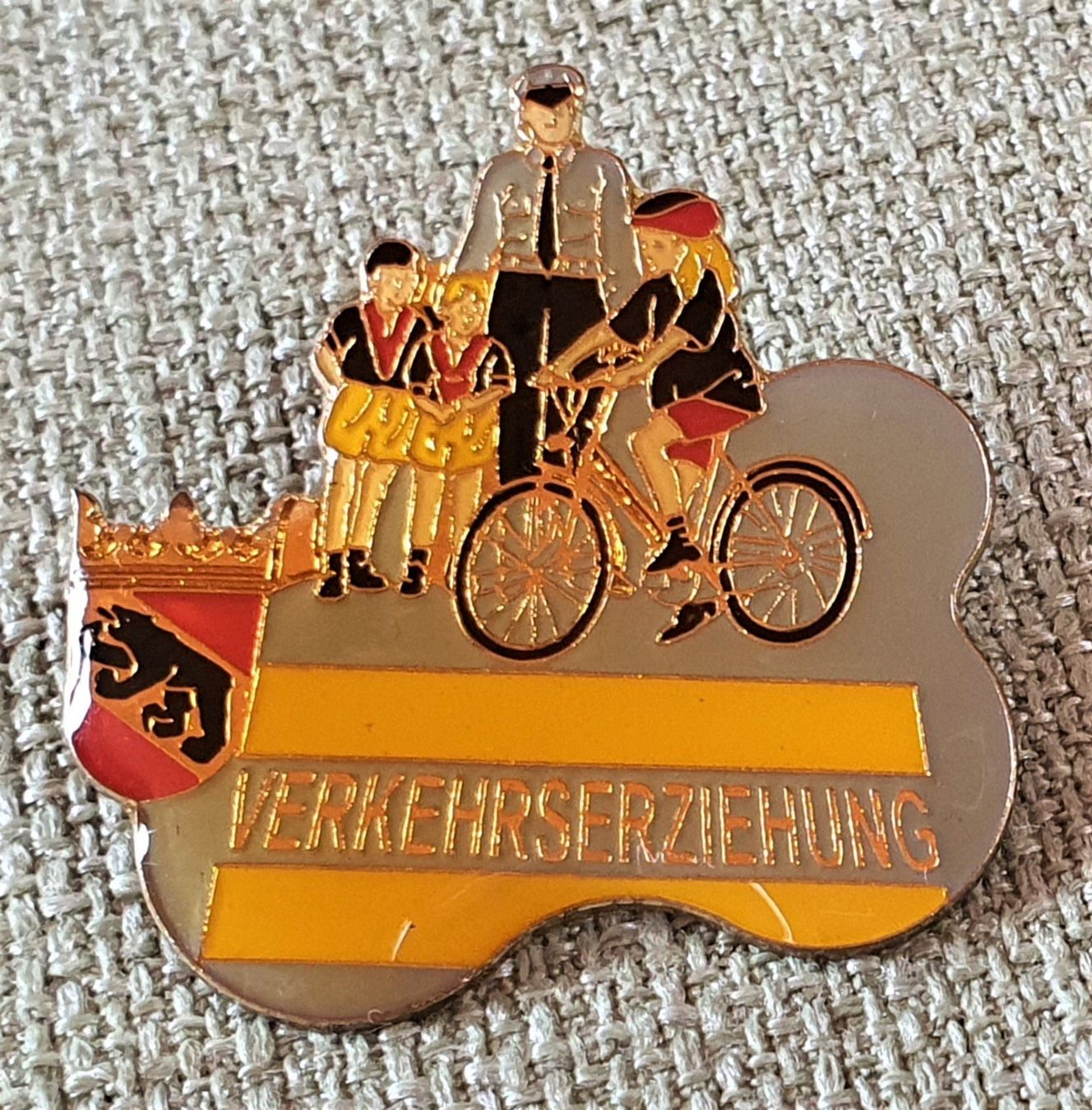 Pins: E275  Pin Polizei Bern Verkehrserziehung – Gebraucht aus Reinach BL von Boston-Verkauf 1
