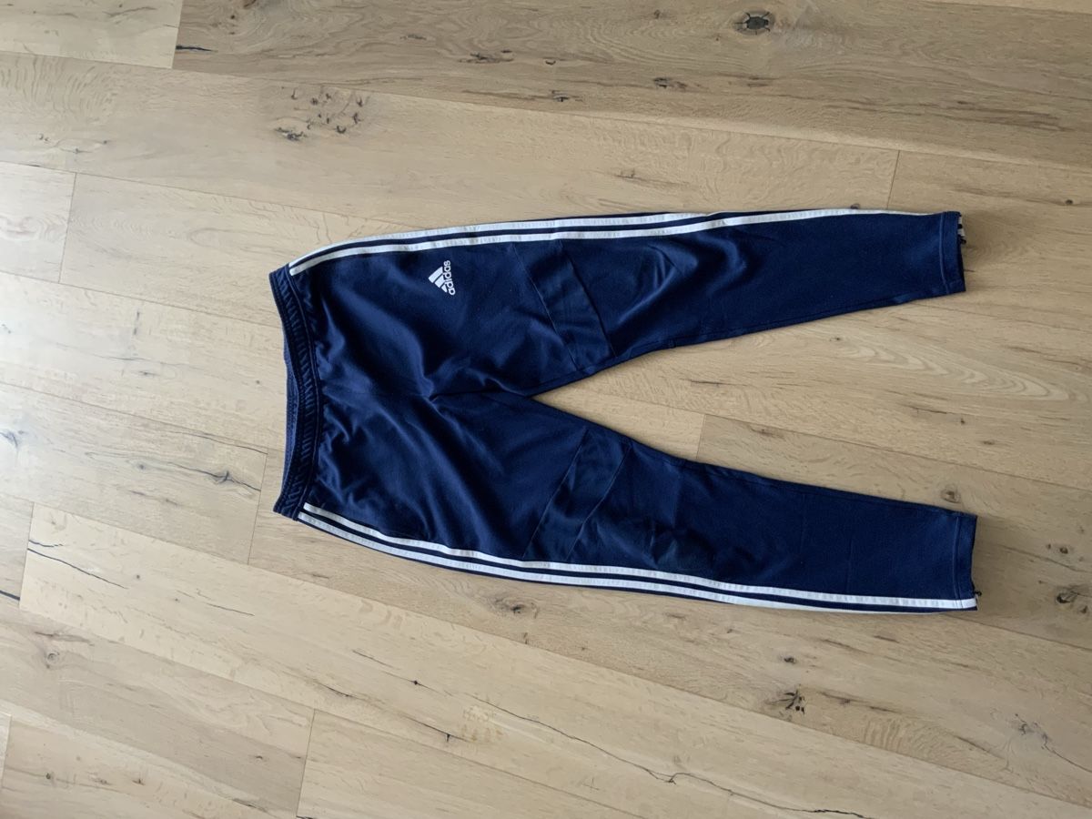 Adidas Hosen: Adidas Trainingshose Gr. M dunkelblau  – Neu (gemäss Beschreibung) aus Oftringen von maxi63