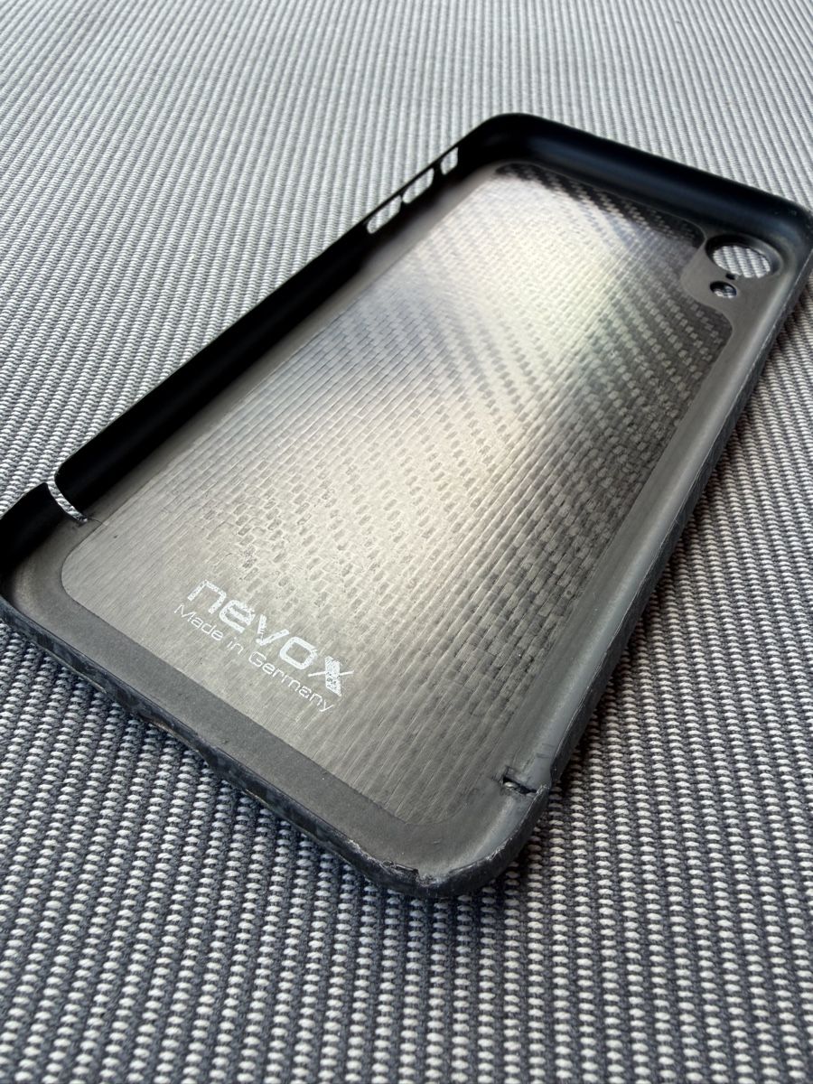 Apple Cover & Protezioni schermo: iPhone Carbon Hülle von Nevox – Usato da Horw venduto da nightwalker3 2