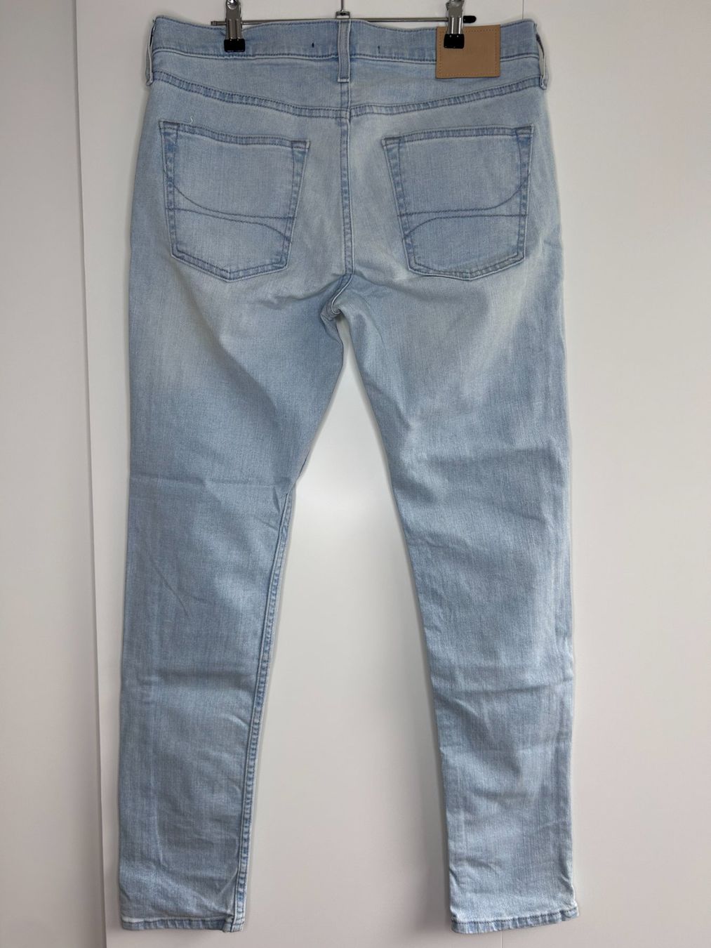 Hollister Jeans: Hollister Jeans – Usato da St. Gallen venduto da look-twice 1