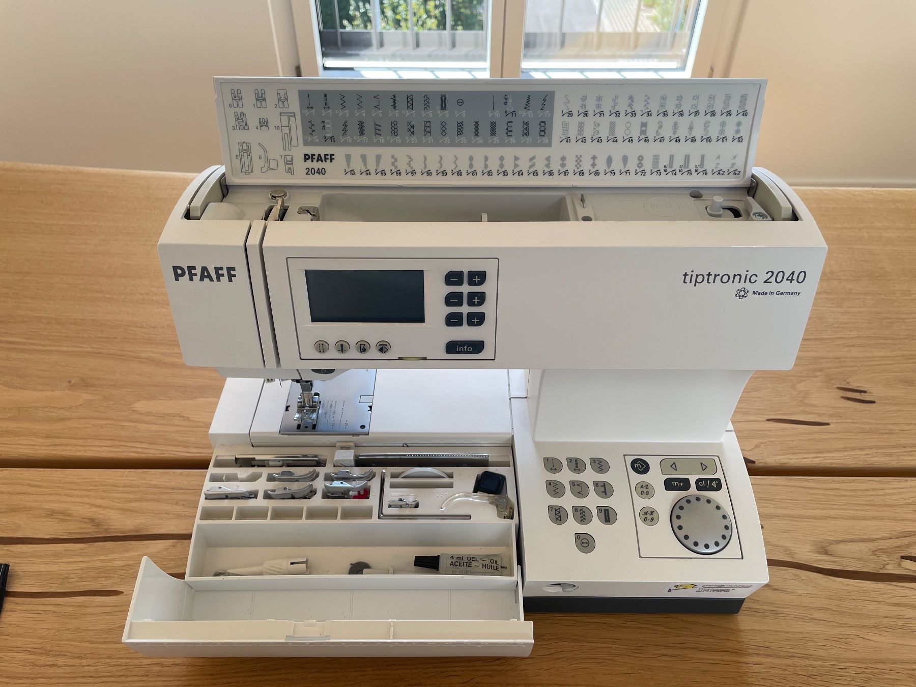 Machines à coudre: PFAFF Nähmaschine Tiptronic 2040 – D'occasion à Reinach BL par Buart 2