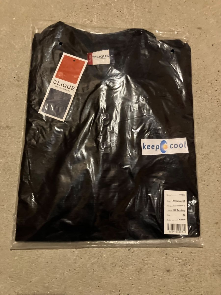 Lotti di vestiti: T-shirt et pull – Nuovo e nell'imballaggio originale da Prangins venduto da cel_l9mn 1