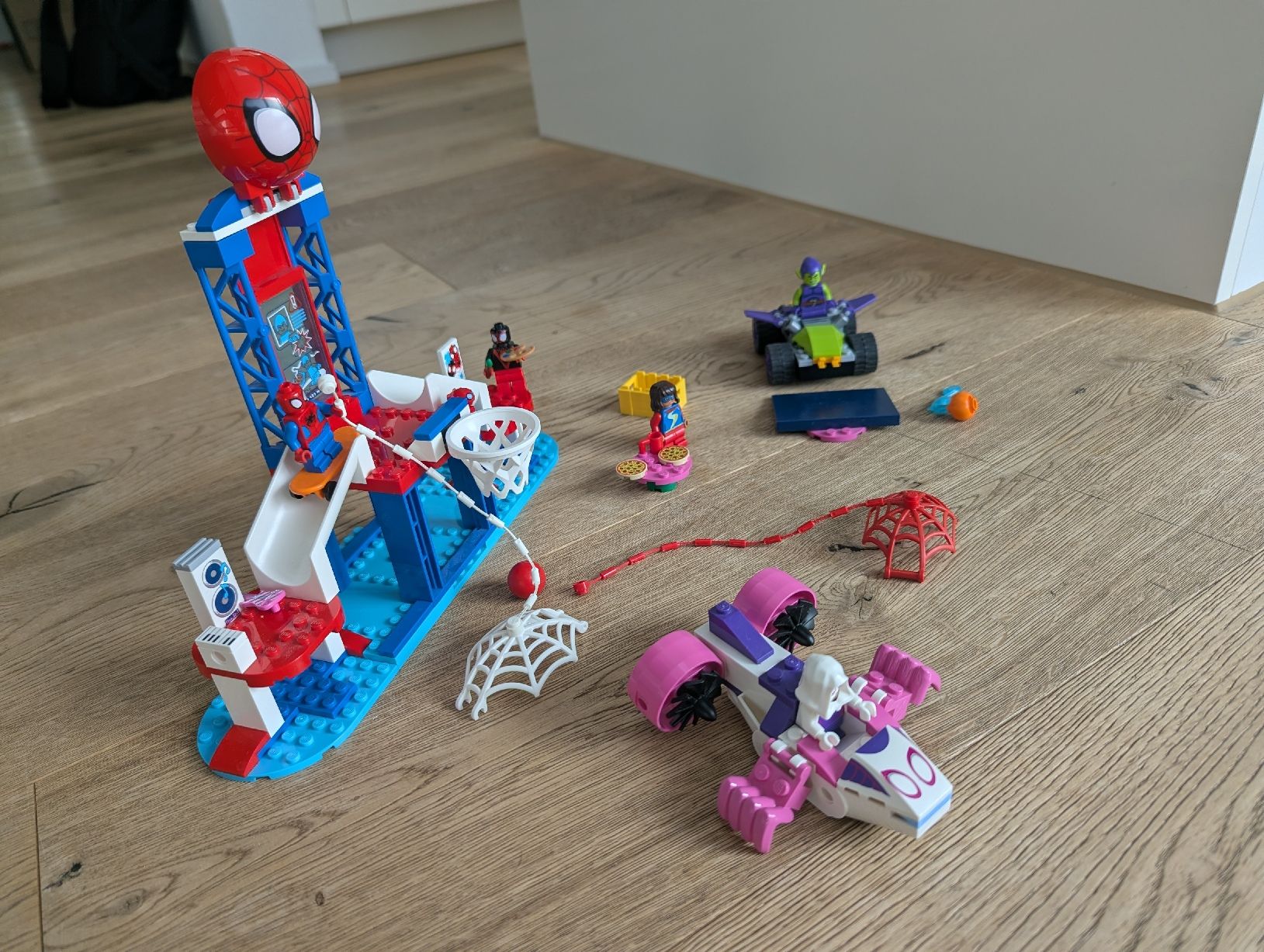 Lego Spielzeuge: Lego Spidey Hauptquartier Set 10784, komplett – Gebraucht aus Maienfeld von Aliwanter 1