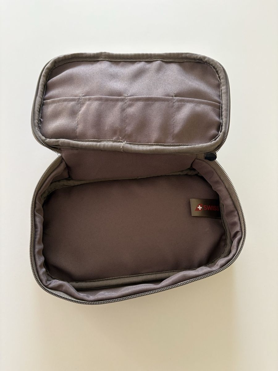 Custodie per cosmetici: Swiss First Necessaire - Grau – Usato da Zürich venduto da fioredivita 1