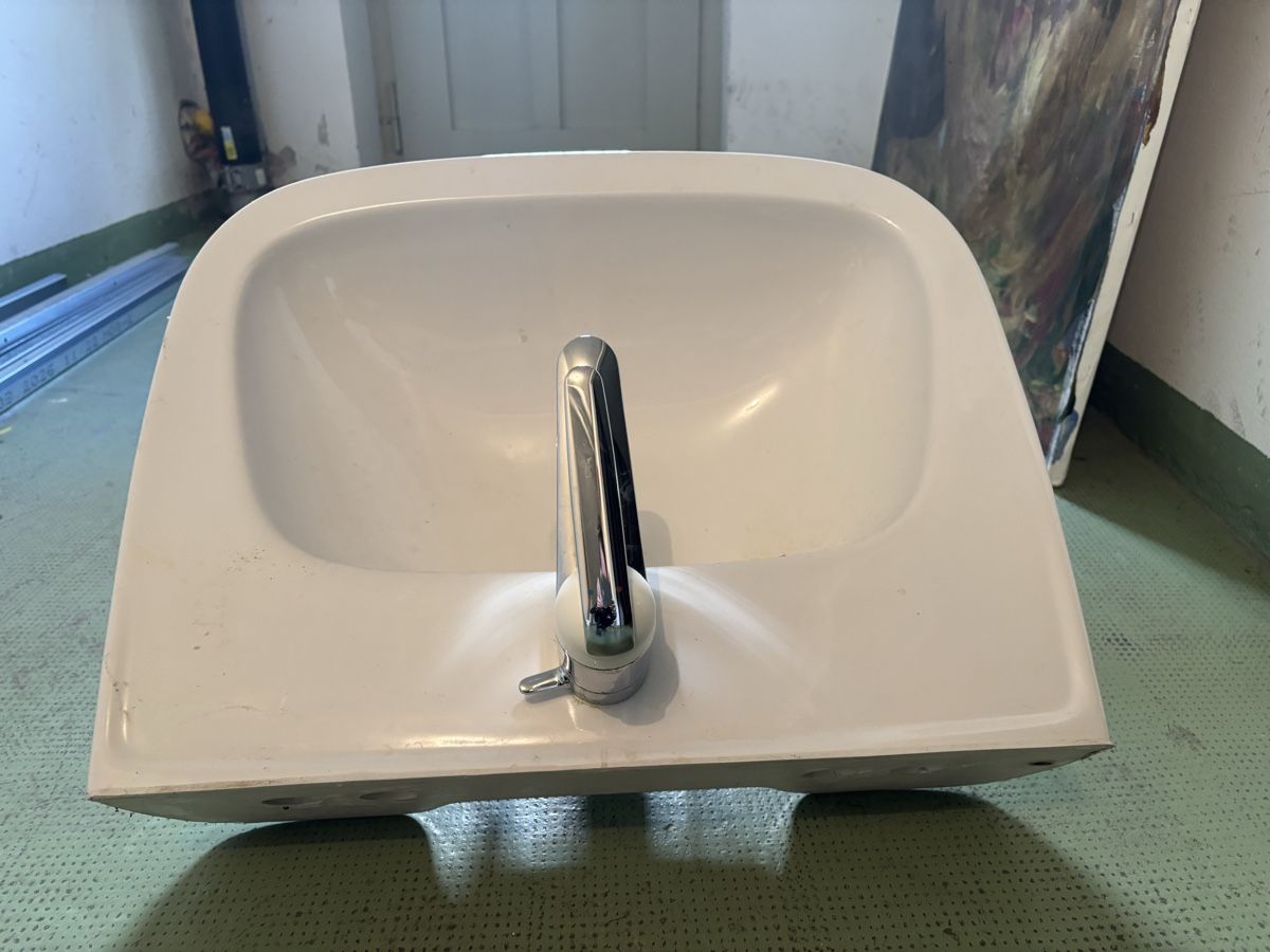 Spülbecken & Waschbecken: Lavabo mit Armatur – Gebraucht aus Basel von Lance81 1