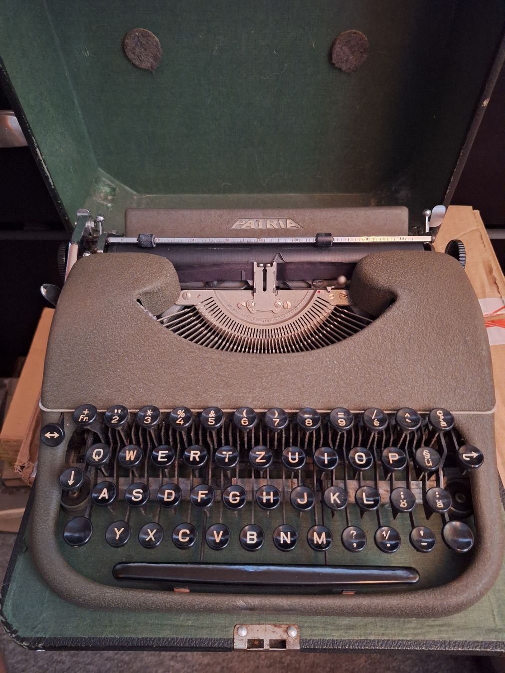 Schreibmaschinen: Machine à écrire – Gebraucht aus Tannay von v1n1p00h 1