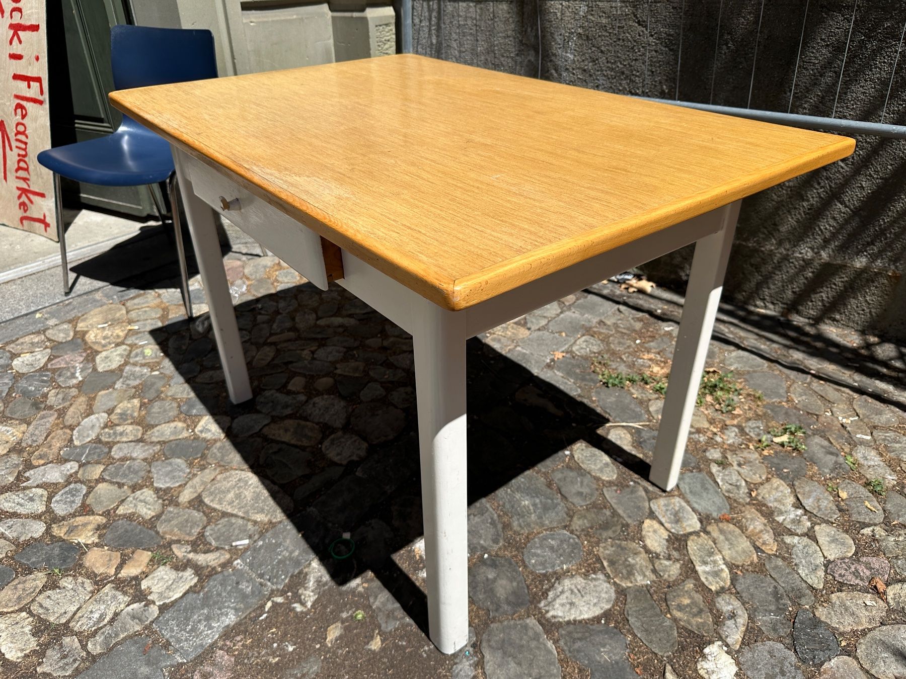 Tables: Holztisch mit Schublade – D'occasion à Zürich par atlantis77 3