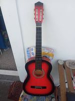 Top zustand Gitarre rot, sofort spielbar für jung & alt!