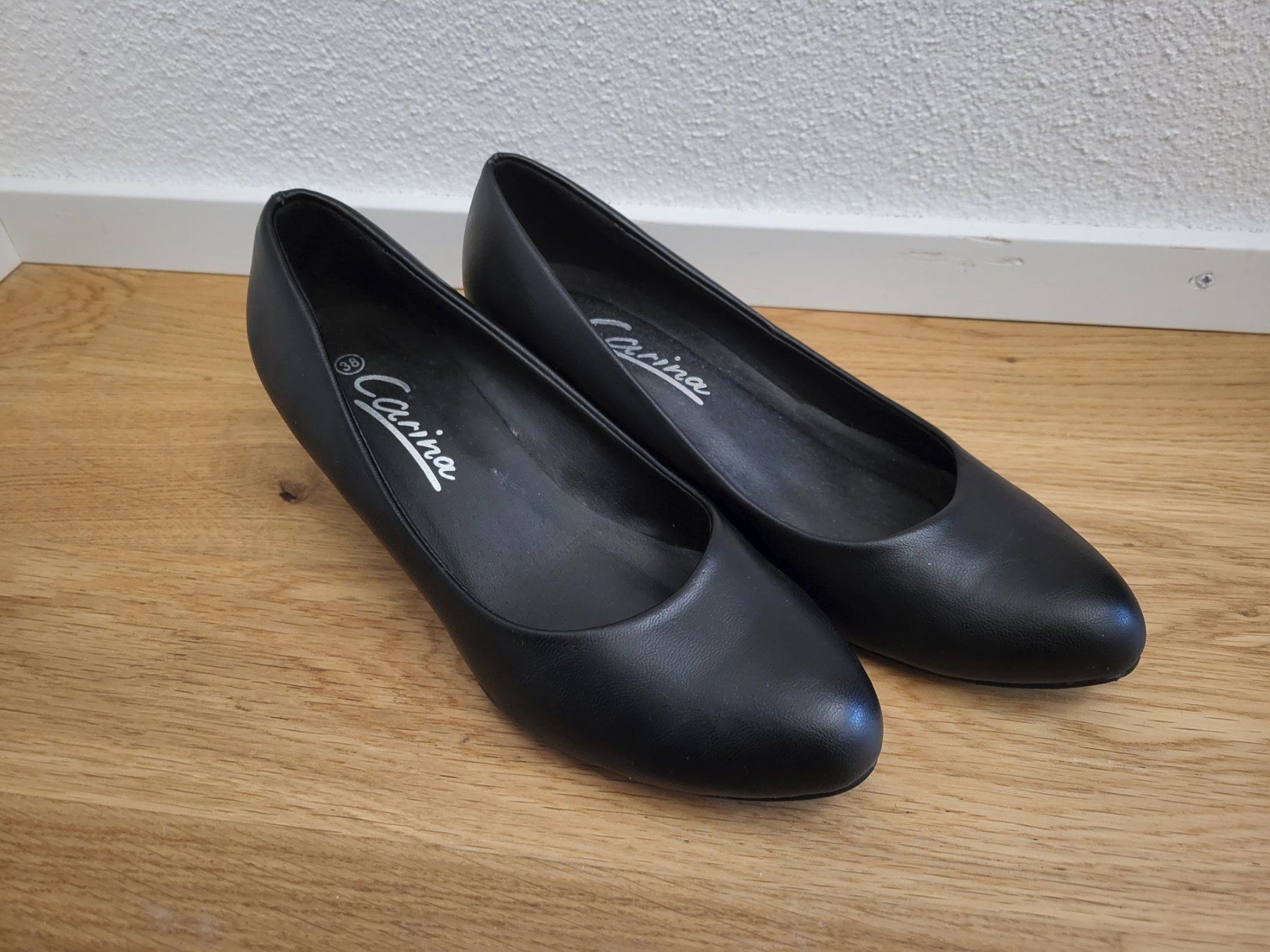 Scarpe da donna: Pumps Carina schwarz Grösse 38 – Usato da Arnegg venduto da Michirech