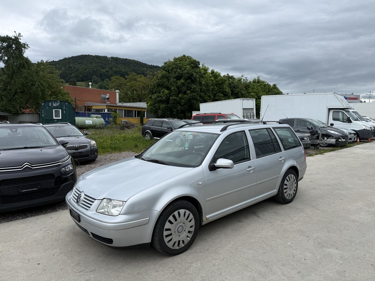 VW Automobili: VW Bora Variant 2.0 4Motion (Benzin/4x4) – Usato da Menziken venduto da rob_z8tq